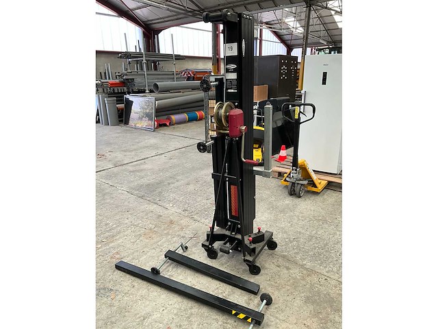 Showtec lat-06 manuele materiaallift - afbeelding 7 van  9
