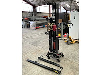 Showtec lat-06 manuele materiaallift - afbeelding 7 van  9