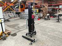 Showtec lat-06 manuele materiaallift