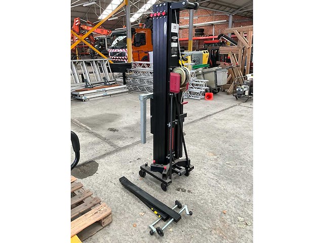 Showtec lat-06 manuele materiaallift - afbeelding 2 van  7