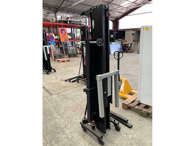 Showtec lat-06 manuele materiaallift - afbeelding 5 van  7