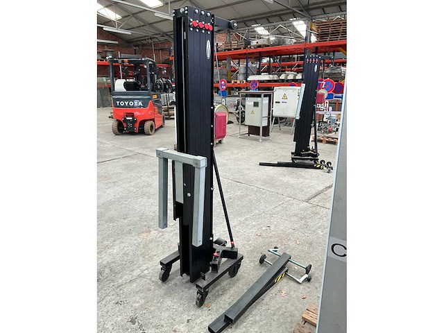 Showtec lat-06 manuele materiaallift - afbeelding 6 van  7