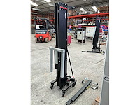 Showtec lat-06 manuele materiaallift - afbeelding 6 van  7