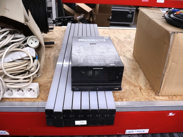 Showtec led octostrip (x8) - afbeelding 1 van  9