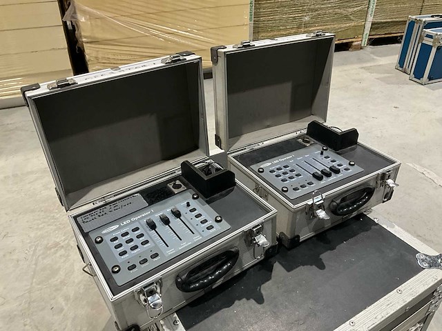Showtec led-operator 1 dimmerblok (2x) - afbeelding 1 van  4