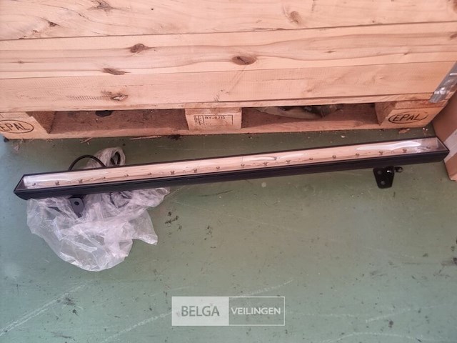 Showtec led uv strip 100cm - afbeelding 1 van  3