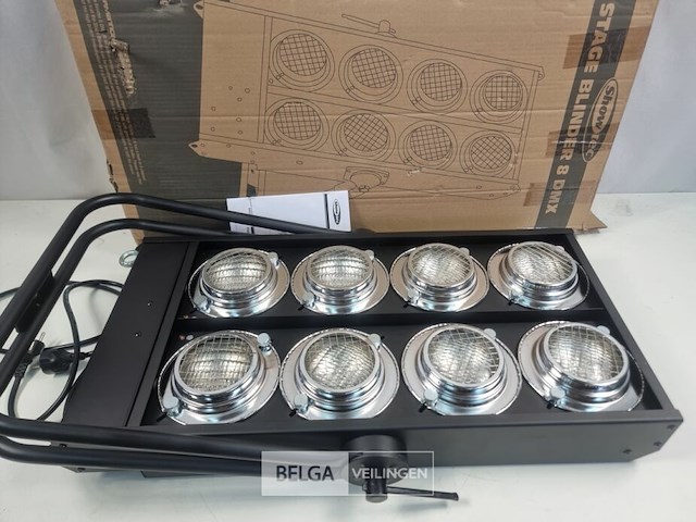 Showtec stage blinder 8 dmx zwart - afbeelding 1 van  3