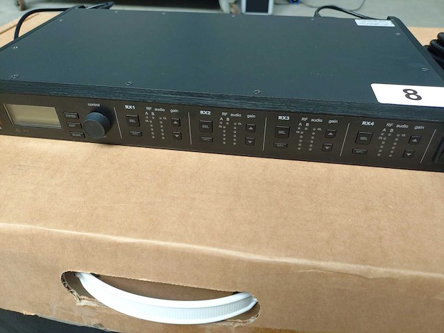 Shure - ulxd4q (h51) - quad wireless microphone receiver - afbeelding 2 van  3