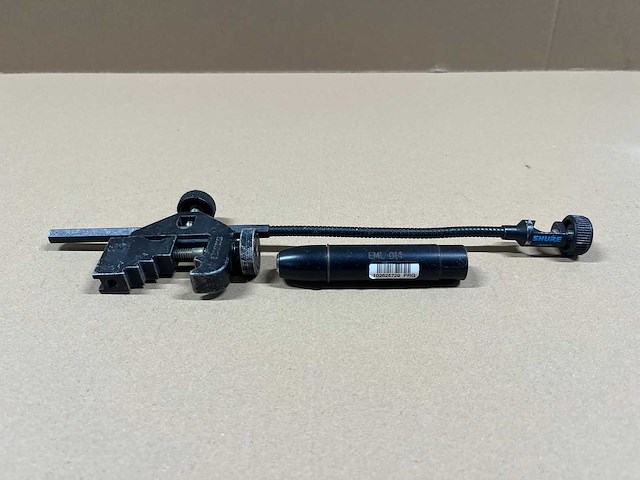 Shure beta 91/98 cardioid condenser preamp (ta4m -> xlr3m) w/clamp shure a98d (drum) - afbeelding 1 van  4