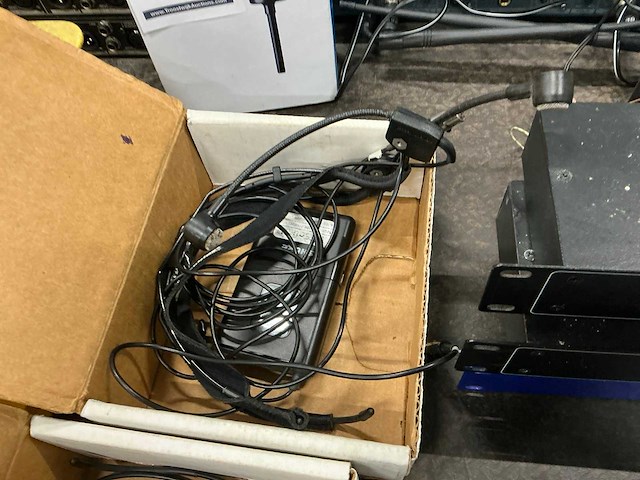 Shure draadloze beltpacks (2x) - afbeelding 3 van  4