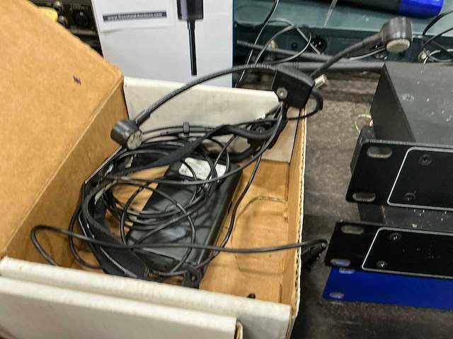 Shure draadloze beltpacks (2x) - afbeelding 4 van  4