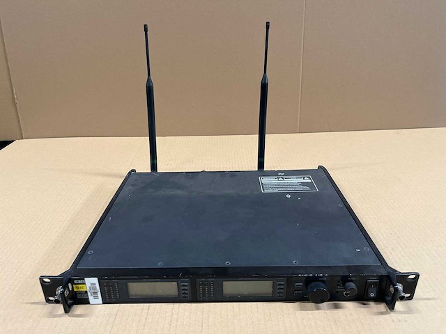 Shure ur4d-g1e dual wireless receiver (470-530mhz) - afbeelding 1 van  6