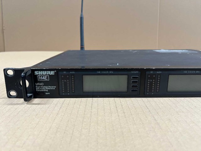 Shure ur4d-g1e dual wireless receiver (518-578mhz) - afbeelding 2 van  6