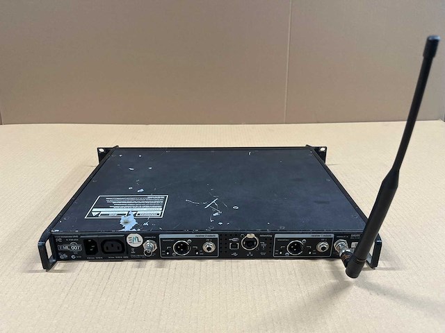 Shure ur4d-g1e dual wireless receiver (518-578mhz) - afbeelding 4 van  6