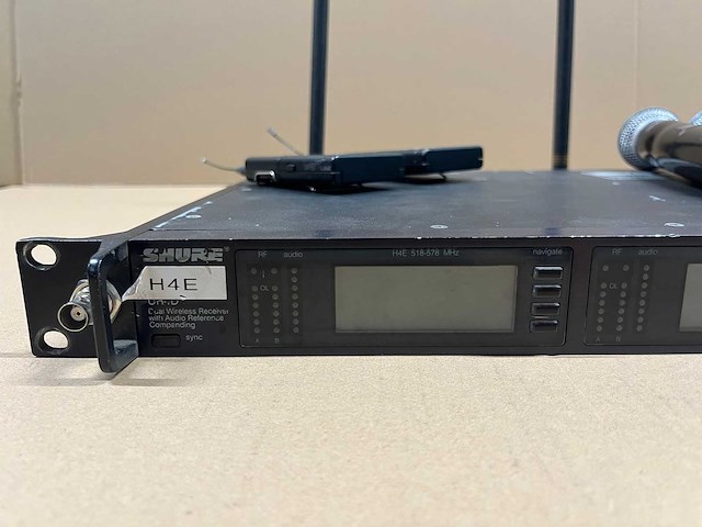 Shure ur4d-h4e 2ch wireless receiver set (518-578mhz) - afbeelding 7 van  14
