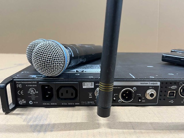 Shure ur4d-h4e 2ch wireless receiver set (518-578mhz) - afbeelding 10 van  14