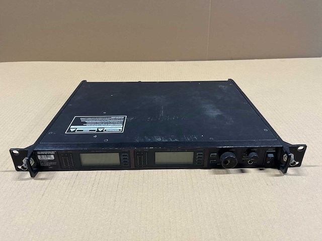 Shure ur4d+ k4e dual wireless receiver (606-666mhz) - afbeelding 1 van  6