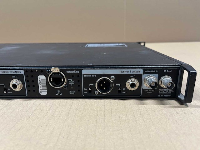 Shure ur4d+ k4e dual wireless receiver (606-666mhz) - afbeelding 6 van  6
