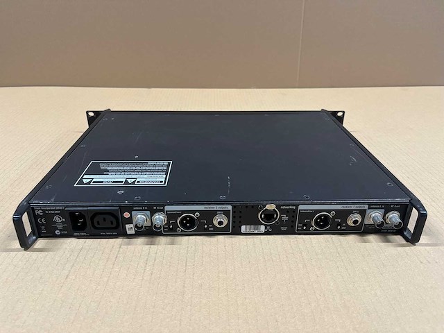 Shure ur4d+ k4e dual wireless receiver (606-666mhz) - afbeelding 4 van  6