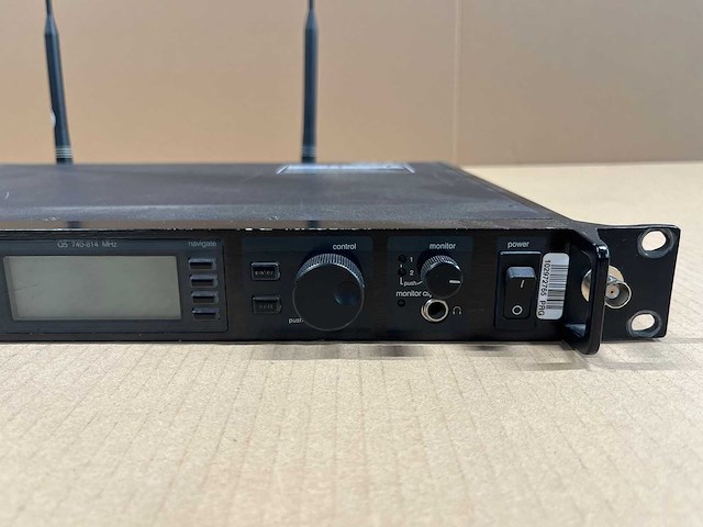Shure ur4d-q5 dual wireless receiver (740-814mhz) - afbeelding 3 van  6