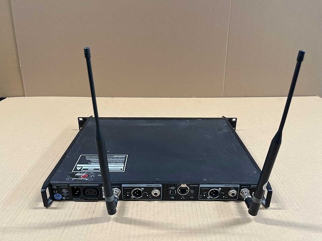 Shure ur4d-q5 dual wireless receiver (740-814mhz) - afbeelding 4 van  6