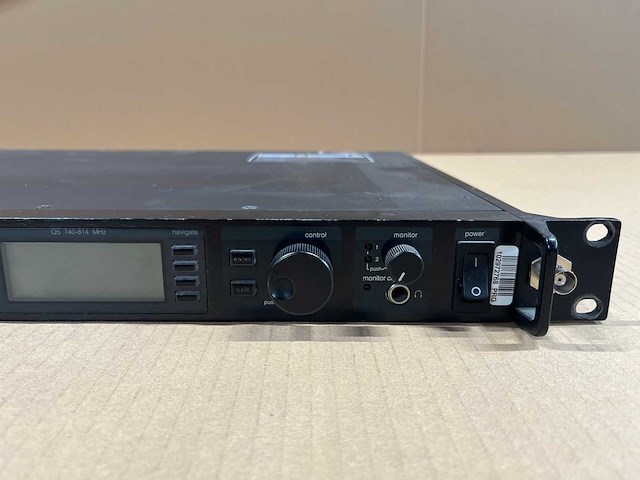 Shure ur4d-q5 dual wireless receiver (740-814mhz) - afbeelding 3 van  6