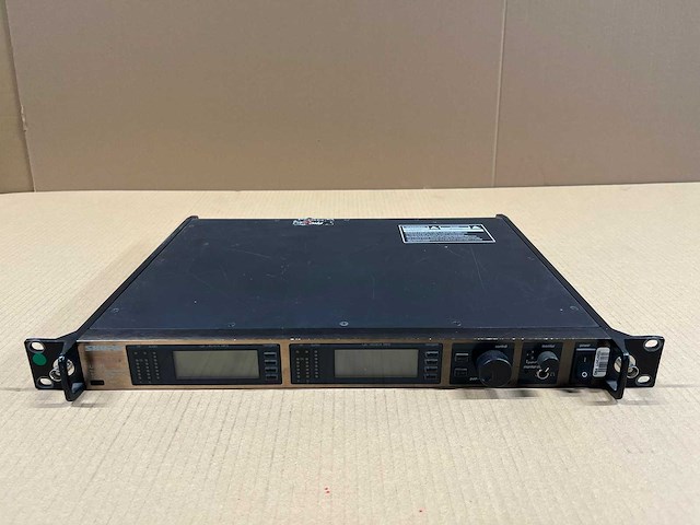 Shure ur4d-q5 dual wireless receiver (740-814mhz) - afbeelding 1 van  5
