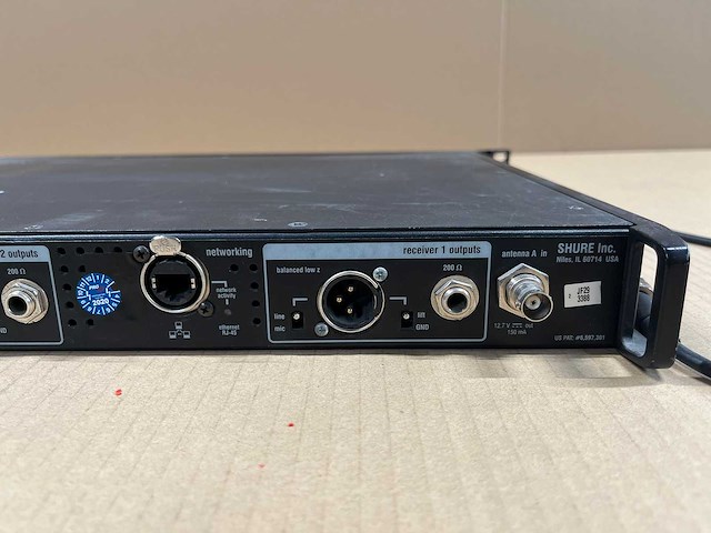 Shure ur4d-q5 dual wireless receiver (740-814mhz) - afbeelding 6 van  6