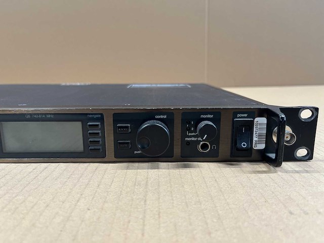 Shure ur4d-q5 dual wireless receiver (740-814mhz) - afbeelding 3 van  5