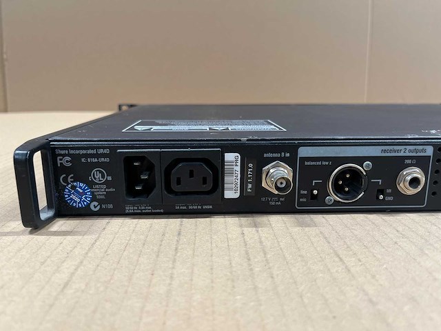 Shure ur4d-q5 dual wireless receiver (740-814mhz) - afbeelding 5 van  5