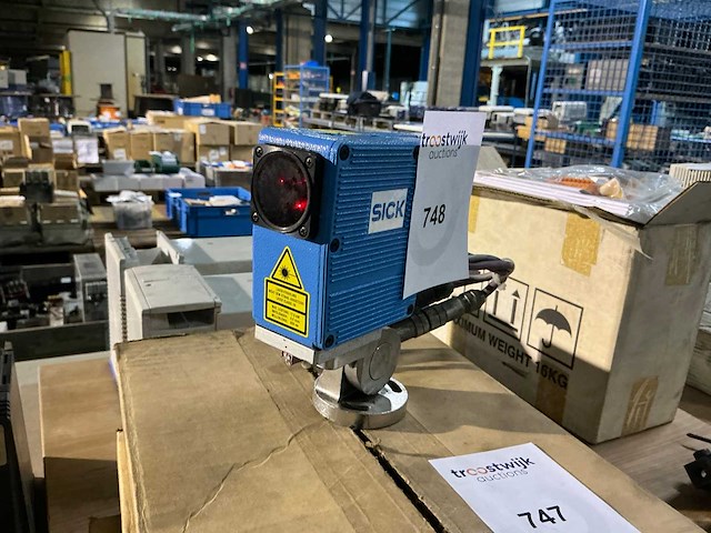 Sick dme3000-232p digitale afstandsmeter - afbeelding 1 van  5