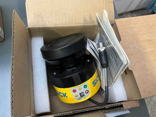 Sick s32b-3011ea remote scanner head safety laser - afbeelding 2 van  3