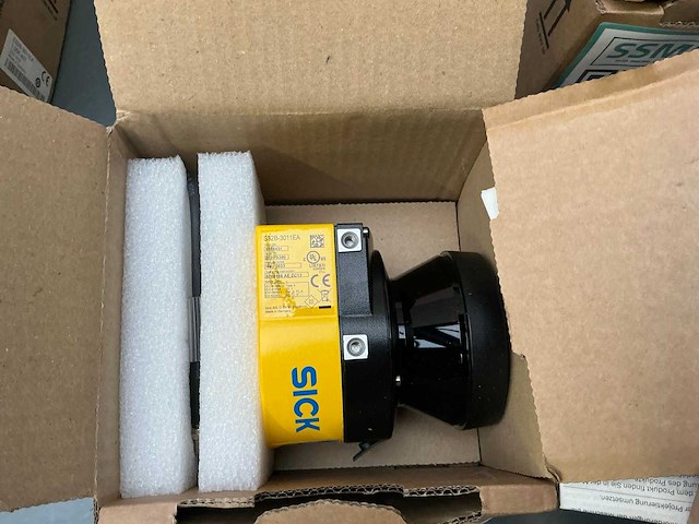 Sick s32b-3011ea remote scanner head safety laser - afbeelding 1 van  2