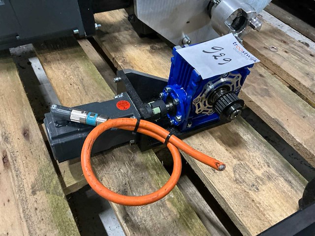 Siemens 1fk2103 servomotor met reductie - afbeelding 1 van  4