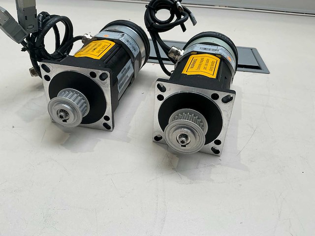 Siemens 1p8112430ke753 servomotor met rem (2x) - afbeelding 2 van  9