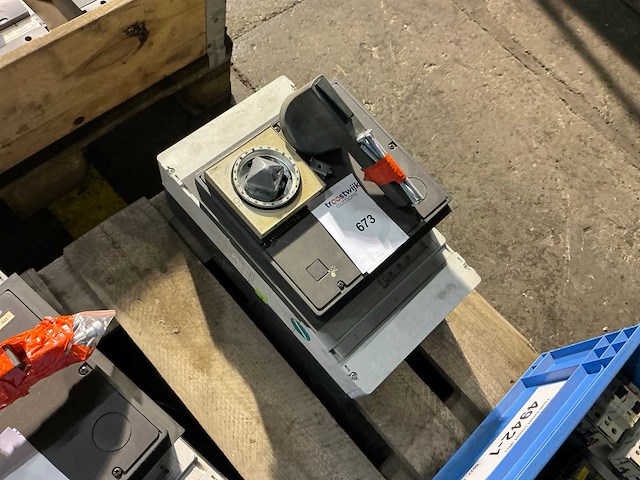 Siemens 3vl8716 stroomonderbreker - afbeelding 1 van  4