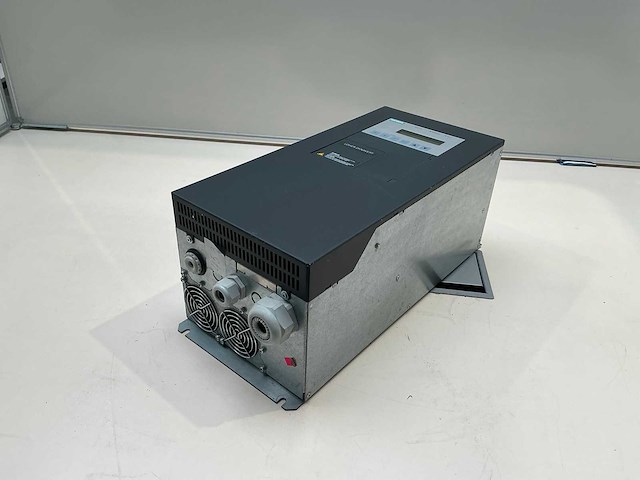 Siemens 6se02021aa262aa6-z frequentieregelaar - afbeelding 1 van  3