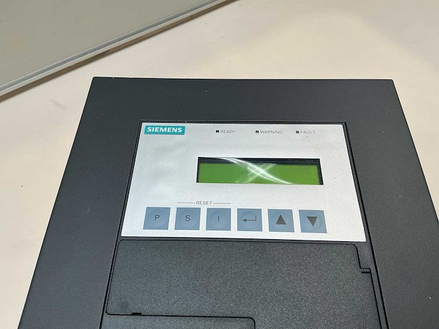 Siemens 6se02021aa262aa6-z frequentieregelaar - afbeelding 2 van  3