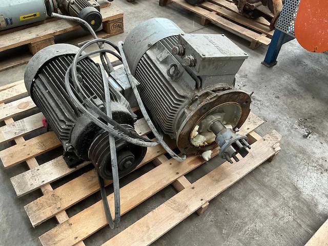Siemens diverse elektromotoren (2x) - afbeelding 2 van  3