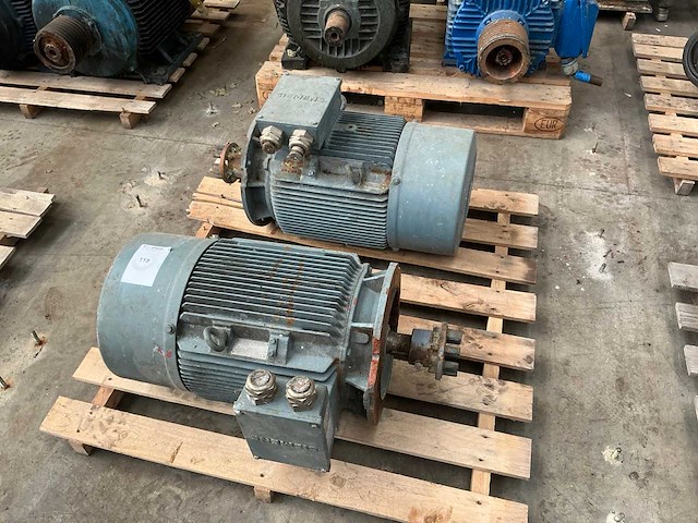 Siemens diverse elektromotoren (2x) - afbeelding 1 van  3