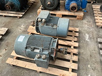 Siemens diverse elektromotoren (2x) - afbeelding 1 van  3