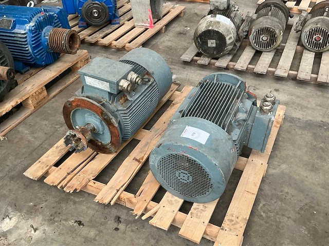 Siemens diverse elektromotoren (2x) - afbeelding 2 van  3
