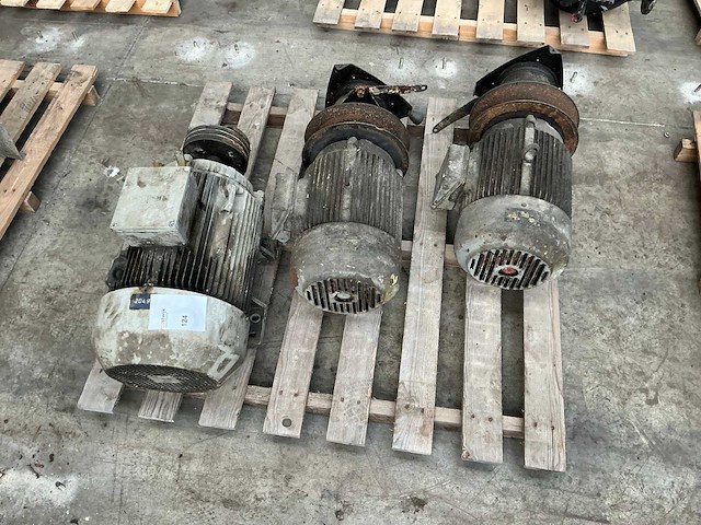 Siemens diverse elektromotoren (3x) - afbeelding 2 van  3
