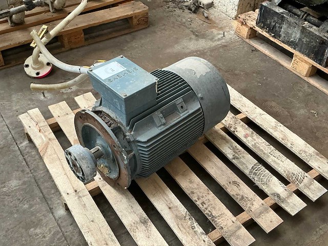 Siemens elektromotor - afbeelding 1 van  2