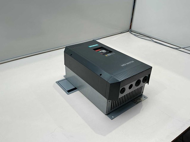 Siemens midi master 6se3122-4dg40 frequentieregelaar - afbeelding 1 van  7