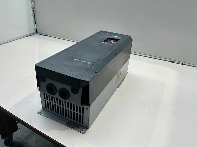 Siemens midi master 6se3125-5dj40 frequentieregelaar - afbeelding 1 van  7