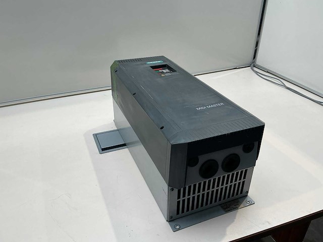 Siemens midi master 6se3125-5dj40 frequentieregelaar - afbeelding 3 van  7