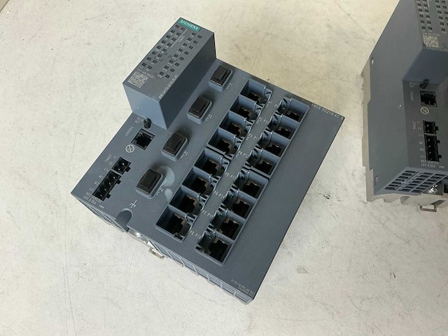 Siemens scalance xc216-4c g industrial ethernet switch (2x) - afbeelding 3 van  8