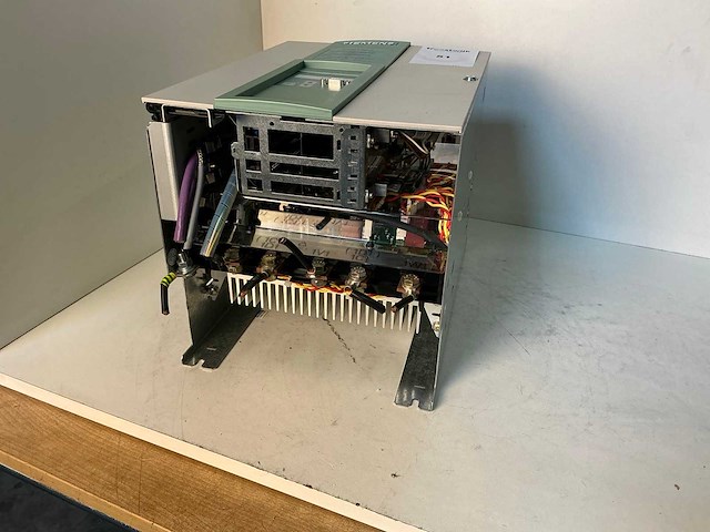 Siemens simoreg 6ra7025-6dv62-0-z frequentieregelaar - afbeelding 3 van  4