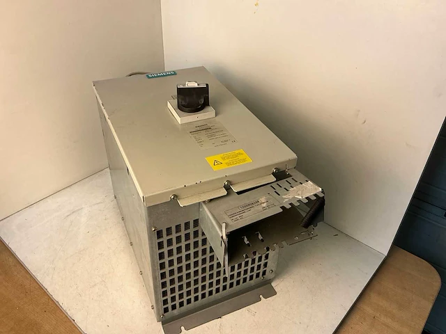 Siemens simovert master drives 6se7016-1es85-8xc0-z voedingsmodule - afbeelding 1 van  7